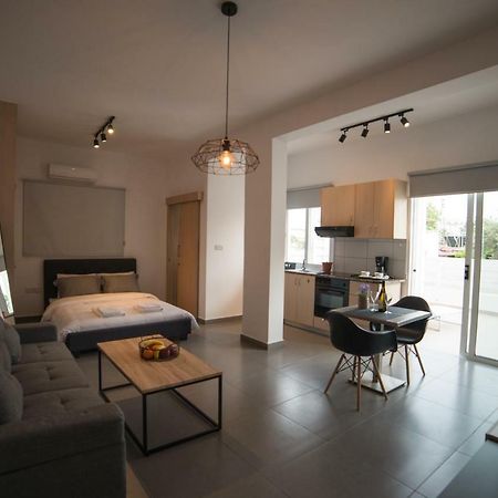 MCPlaces Holiday Apartments Paphos Exterior foto